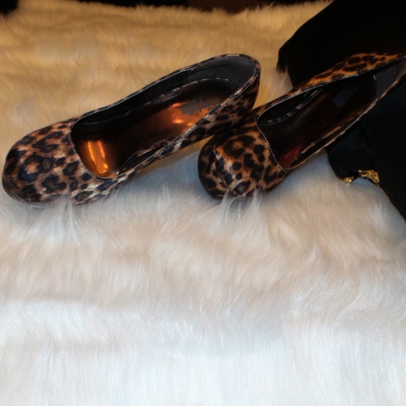 CHARLOTTE RUSSE Leopard Print Heel - Picture 4 of 6
